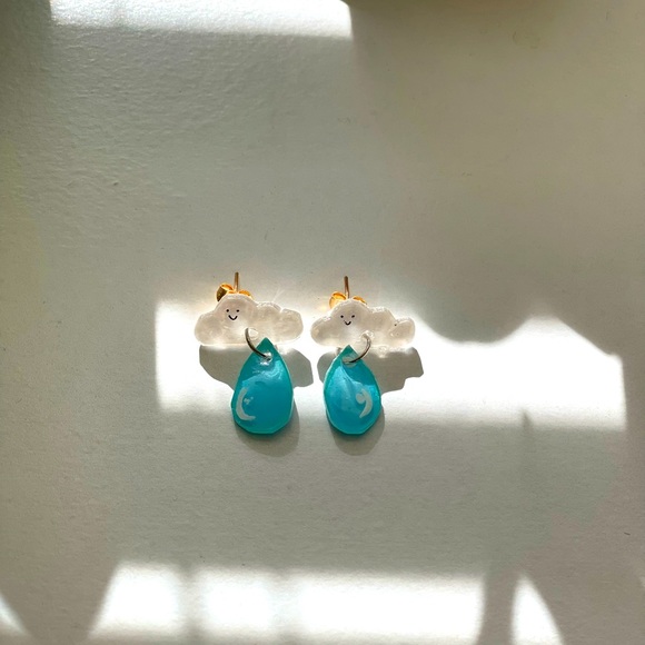 Handmade cloud with water drop earring - Picture 2 of 2